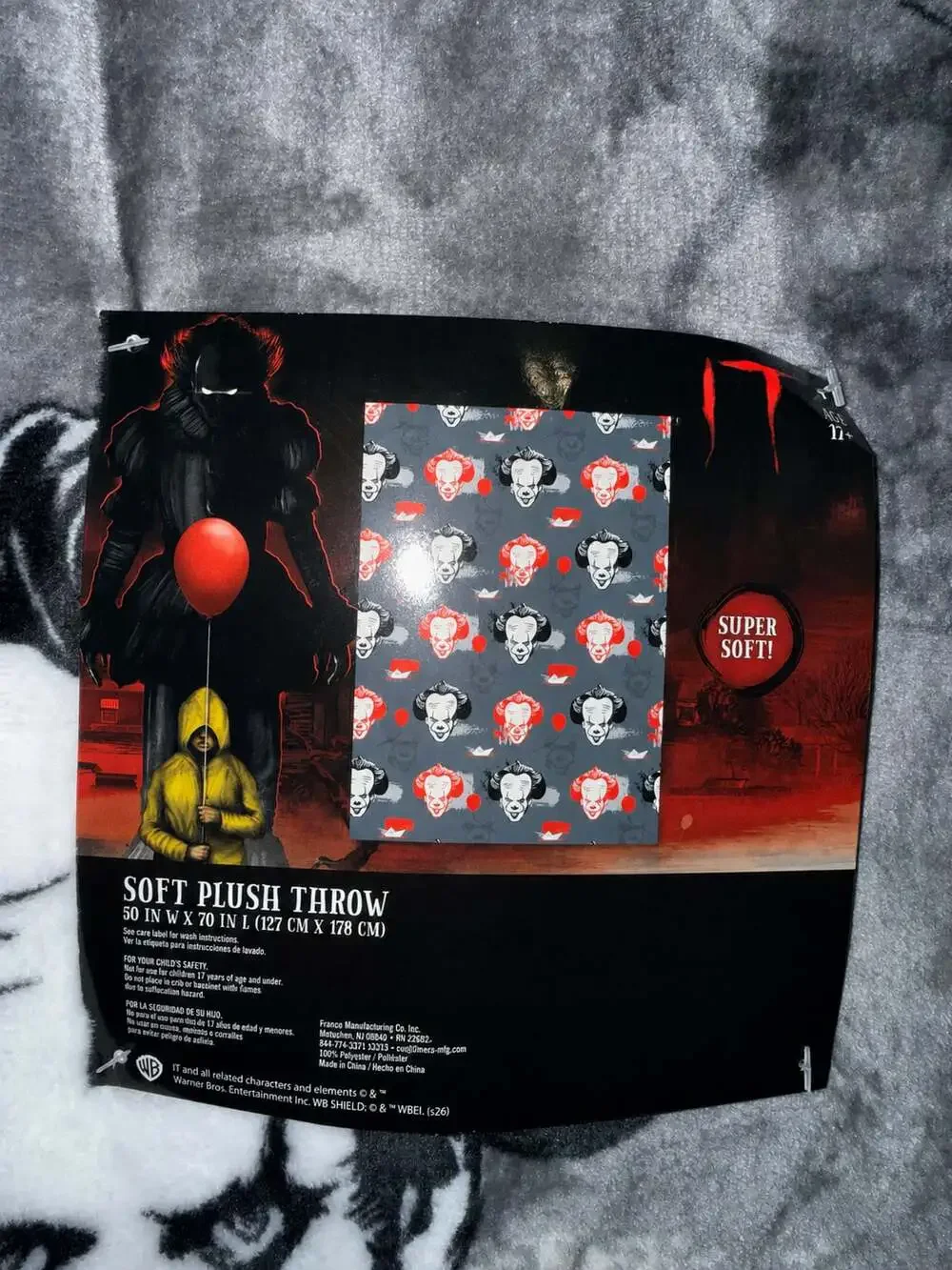 Warner Bros. IT Pennywise Soft Plush Throw Blanket 50x70